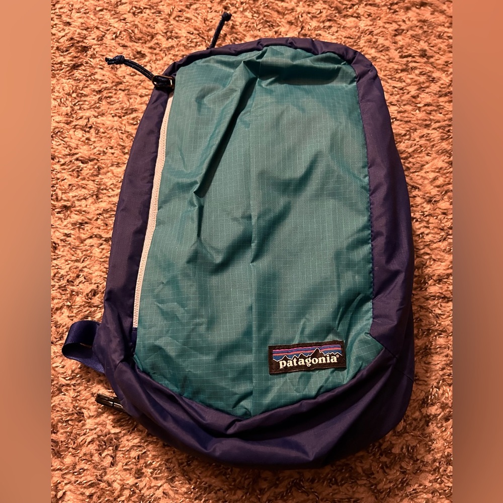 ⛔️SOLD⛔️ Patagonia Crossbody Bag - Ultralight 'Black Hole' Sling Bag - Blue Cyan